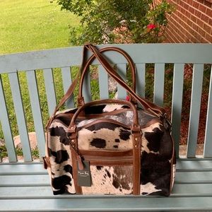 Onyx Traveller Bag from Myra Bag